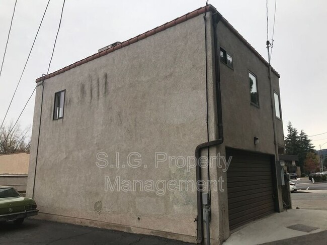 Building Photo - 1125 1/2 Foothill Blvd