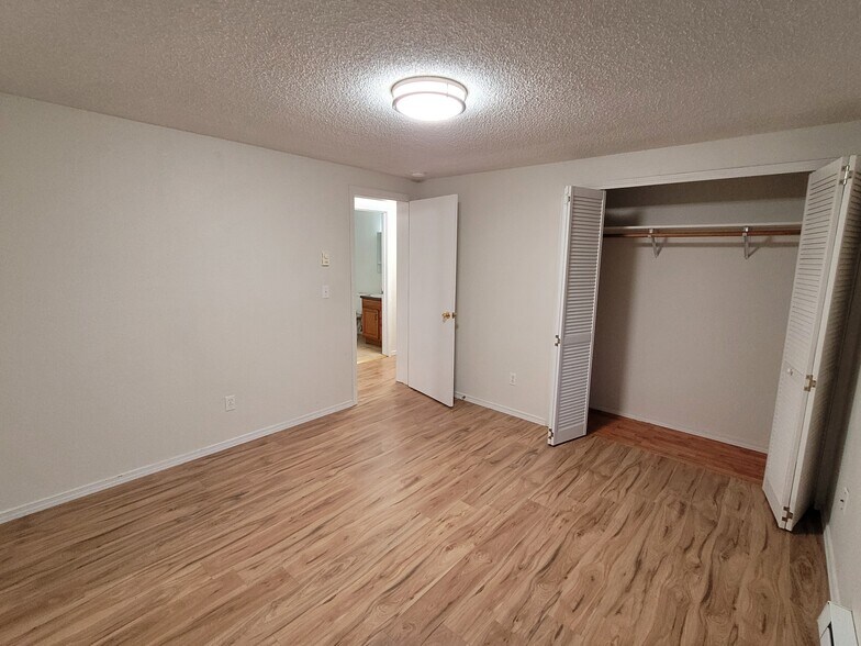 Building Photo - 340 Hill Ct