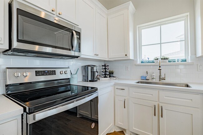 Building Photo - 25011 San Simeon Ct