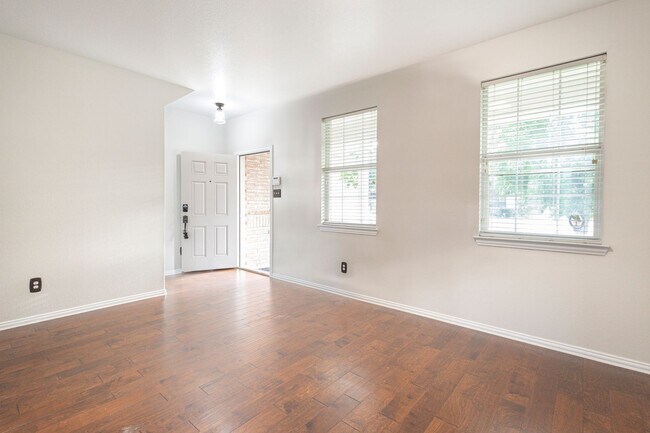 Building Photo - 1509 Heron Dr