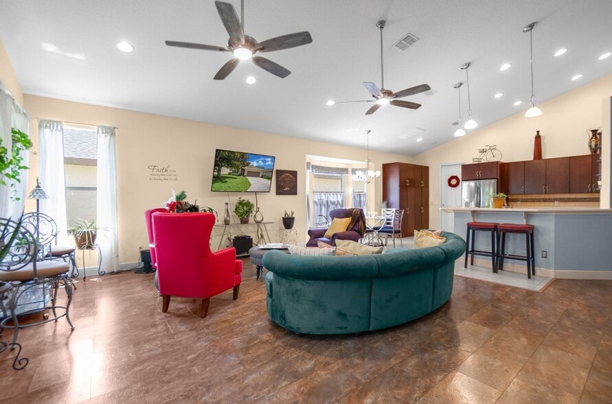 Building Photo - 1733 W Caroline Path