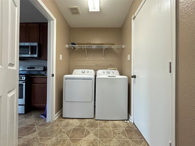 Building Photo - 6139 Springbrook Garden Ln