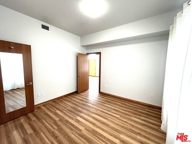 Building Photo - 501 N San Vicente Blvd