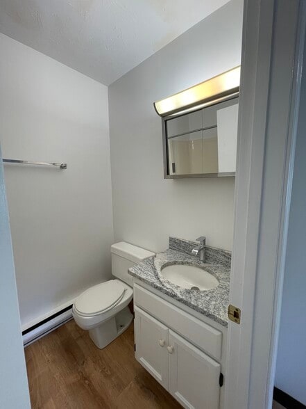 Building Photo - 19 Main St