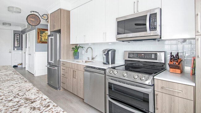 Building Photo - 145 Riverhaven Dr