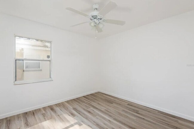 Building Photo - Housing Voucher Accepted: Charming 3-Bedro...