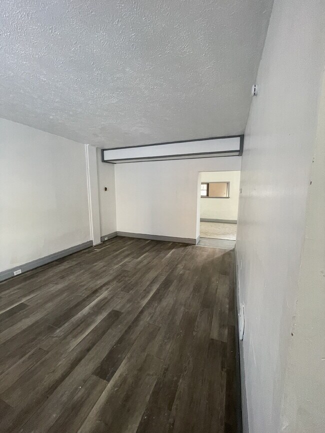 Building Photo - 618 Penn Ave