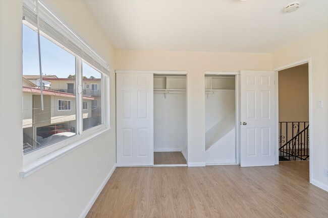Building Photo - 5306 Bayview Ave