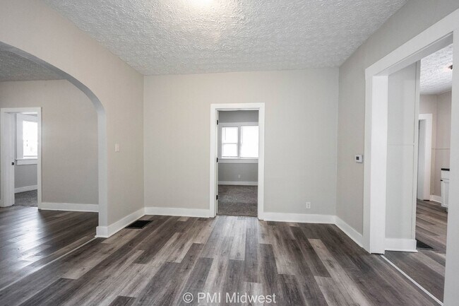 Building Photo - Charming 2 Bed, 1 Bath Rental in Indianapolis!