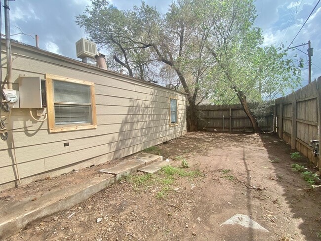 Building Photo - Cozy 2 Bed 1 Bath near Texas Tech Campus