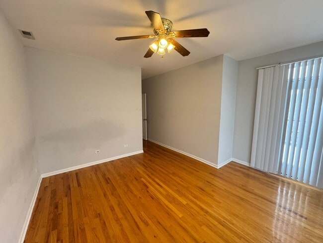 Building Photo - Bright & Spacious 2 Bed / 2 Bath Condo with Hardwood Floors, Granite Kitchen & Walk-In Closets