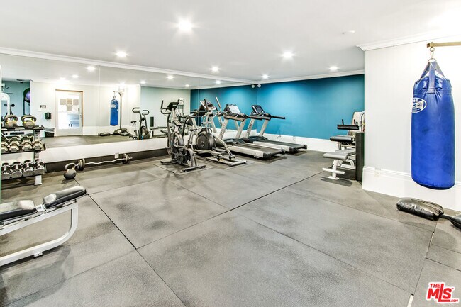 Building Photo - 1154 S Barrington Ave