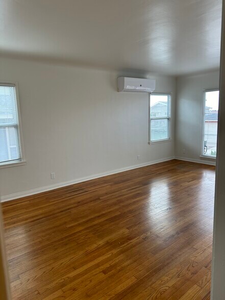 Building Photo - 704 5th St