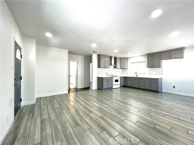 Building Photo - 1329 N Sultana Ave
