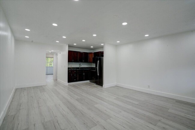 Building Photo - 110 Dorchester E