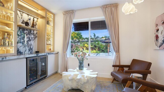 Building Photo - 1201 NE 85th St