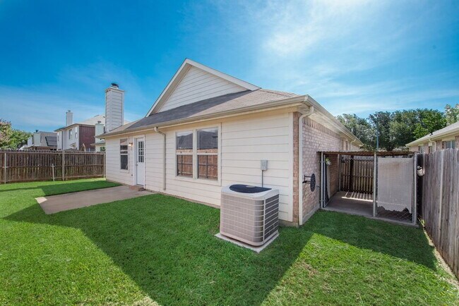 Building Photo - 8420 Silverbell Ln