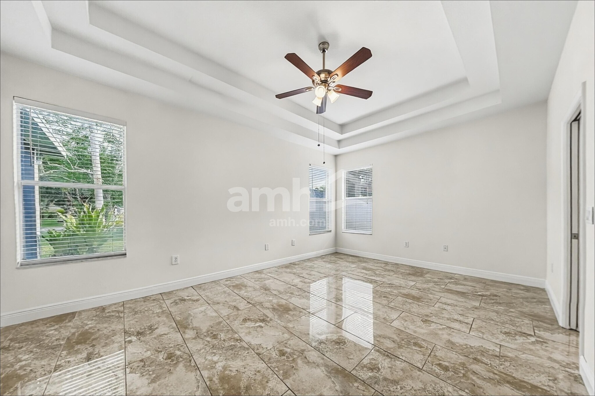 Building Photo - 802 Lesa Glen Pl