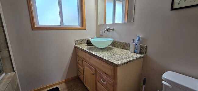 Building Photo - Spacious Ranch-Style 5BR Home w/ Finished Basement & Large Fenced Yard