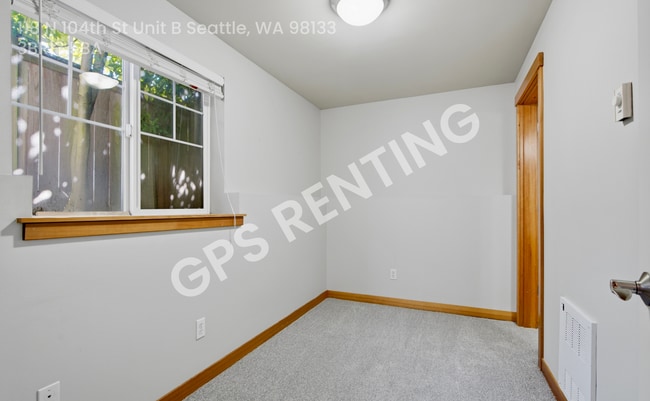 Building Photo - 118 N 104th St
