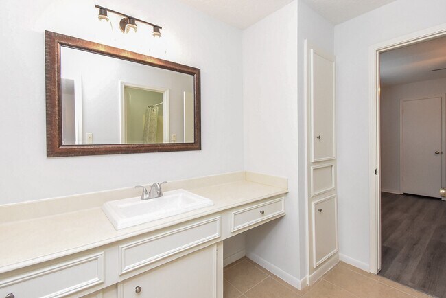 Building Photo - 22743 Red River Dr