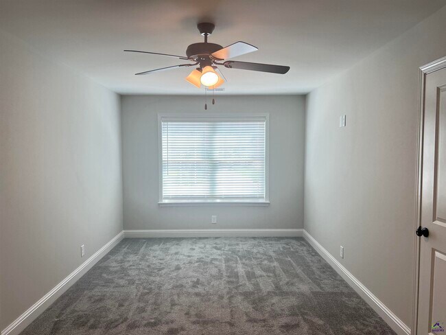 Building Photo - 250 High Ridge Ct
