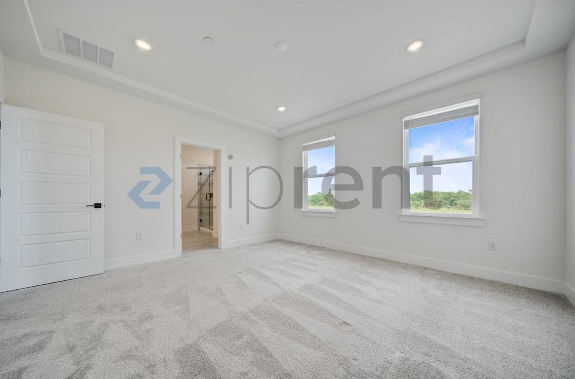 Building Photo - Unit