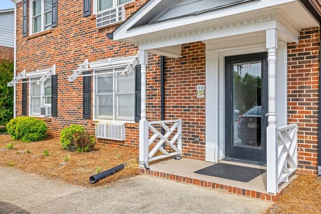 Building Photo - Super cute 1-bed, 1-bath, condo in Gastonia at Pickwyck Place near Hang Time Golf!