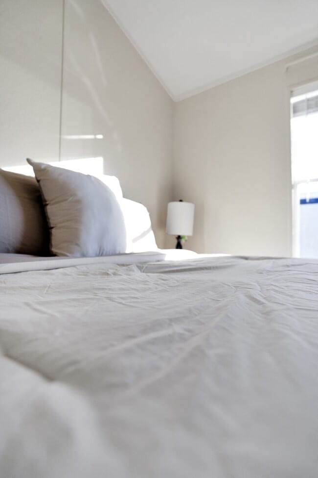 Building Photo - Modern Furnished 2 Bed/2 Bath Home • Laundry • Internet Included