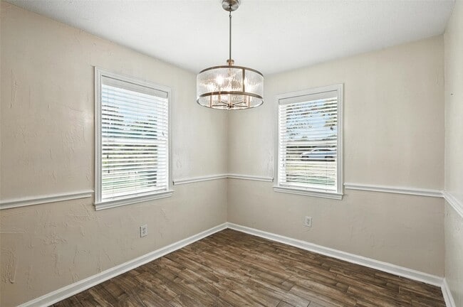 Building Photo - 205 Davis Rd