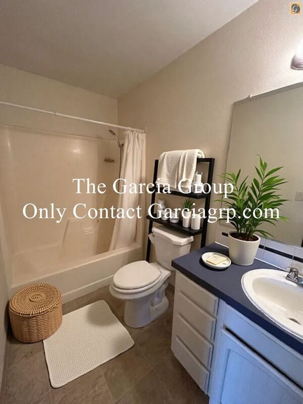 Building Photo - 17949 SE Arista Dr