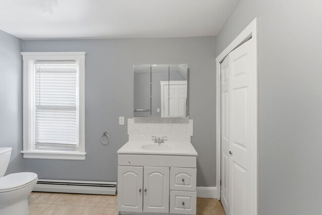 Building Photo - Pawtucket/Woodlawn Single Family Home - $2,495