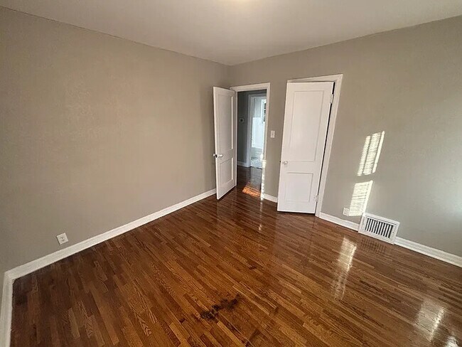 Building Photo - Crown Heights Home For Rent