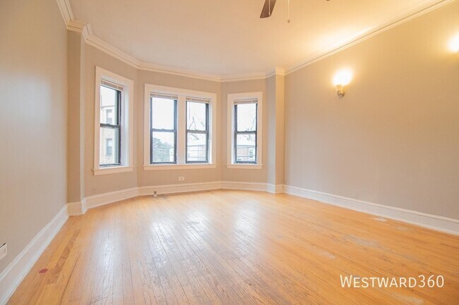 Building Photo - 6509 N Hoyne-2N