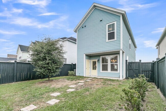 Building Photo - Charming Charleston Home in the Heart of M...