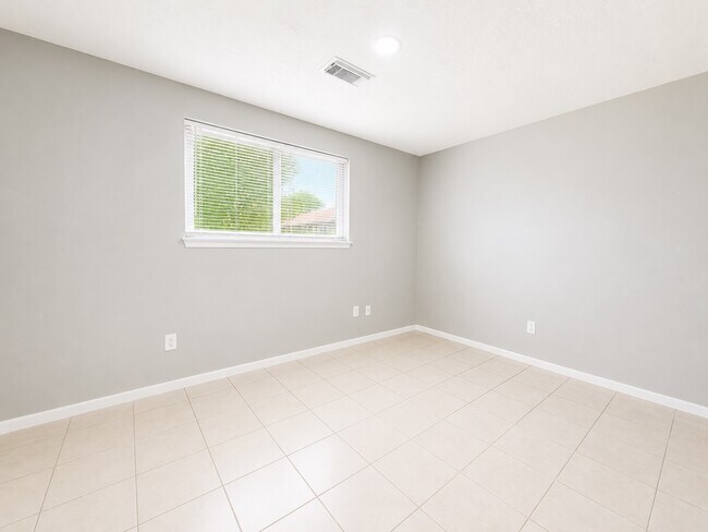 Building Photo - 723 Onaleigh Dr