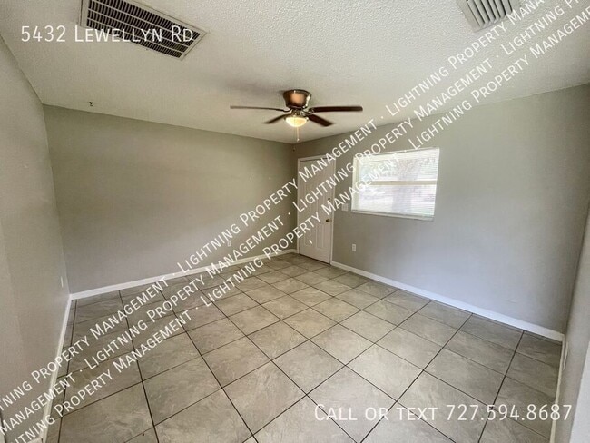 Building Photo - 5432 Lewellyn Rd