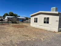 Building Photo - 2 bed 2 bath double wide mobile with Evapo...