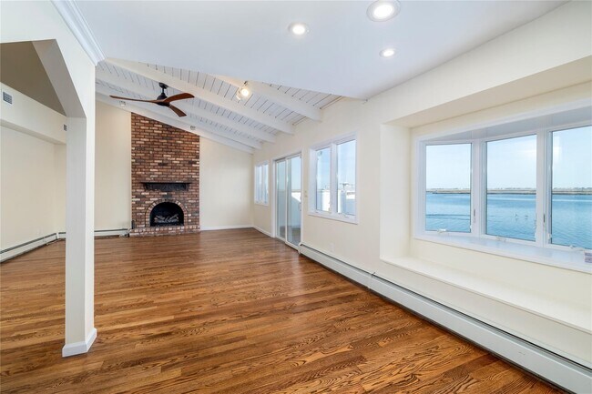 Building Photo - 4047 Greentree Dr