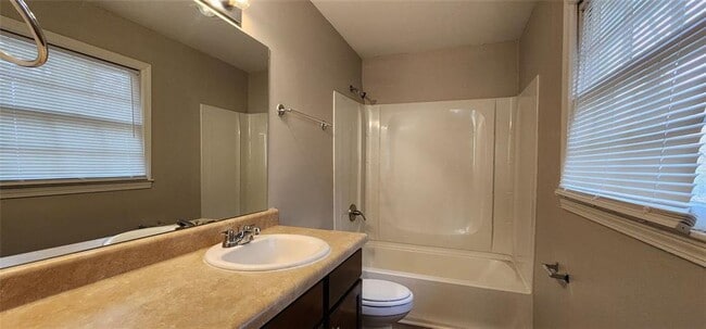 Building Photo - 401 Barbashela Dr