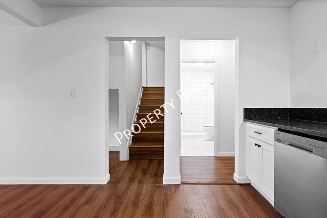 Building Photo - 3404 Frawley St