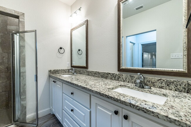 Building Photo - Half off first full month's rent! The Fine...