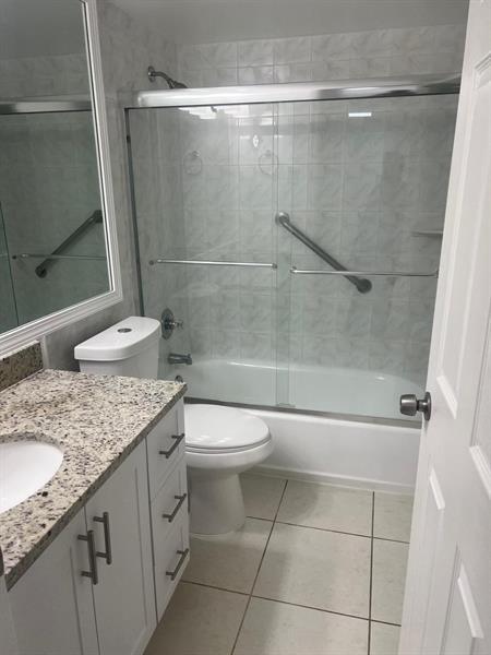 Building Photo - 2801 NE 51st St