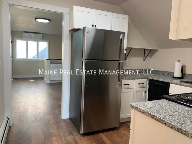 Building Photo - 2478 US-2