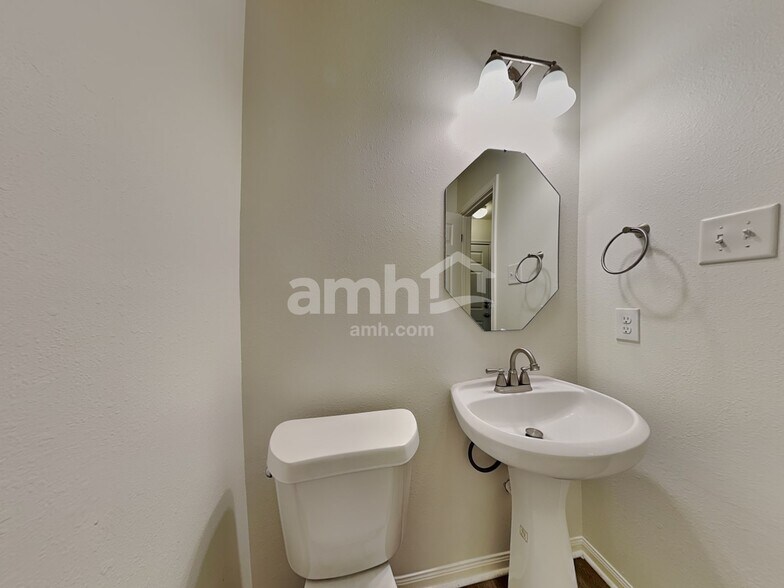 Building Photo - 910 Redcrest Springs Ct