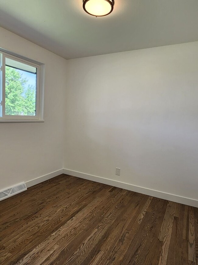 Building Photo - 5060 S Fox St