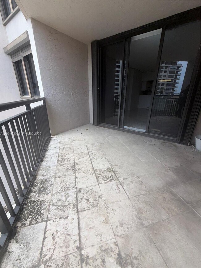 Building Photo - 540 Brickell Key Dr