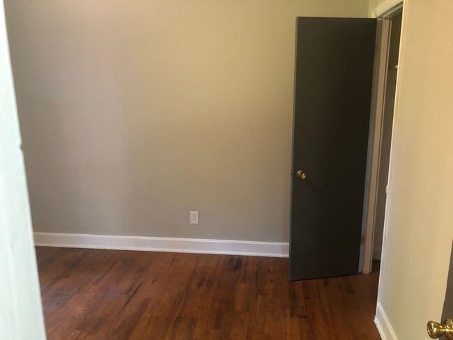 Building Photo - 3024-3026 Amity Garden Duplex