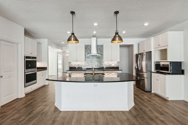 Building Photo - Spacious 5-Bedroom Home with Office, Den & Included Electric!