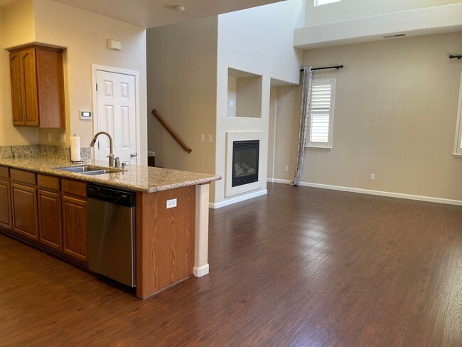Building Photo - 2 Bedroom / 2.5 Bathroom Reno Home